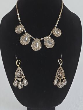 Vintage Gold PurpleTeardrop Pendant Necklace and Dangle Earring Set  17 In